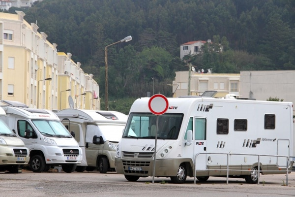 30960 1990a370 464f 4d51 b4d7 89da4fca93ca autocaravanas estacionamento na nazare