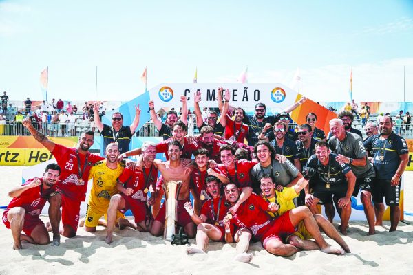 Abertura pg 19 ACD O Sotao e Campea da Divisao de Elite. FOTO DR